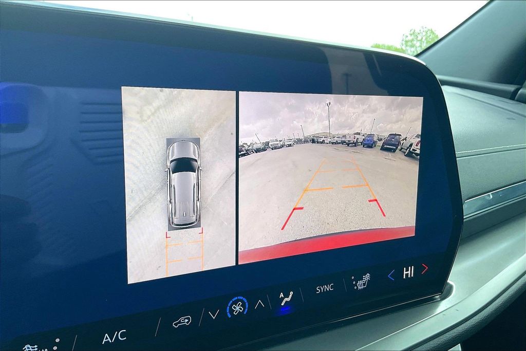 Used 2024 Chevrolet Traverse LT 4D Sport Utility