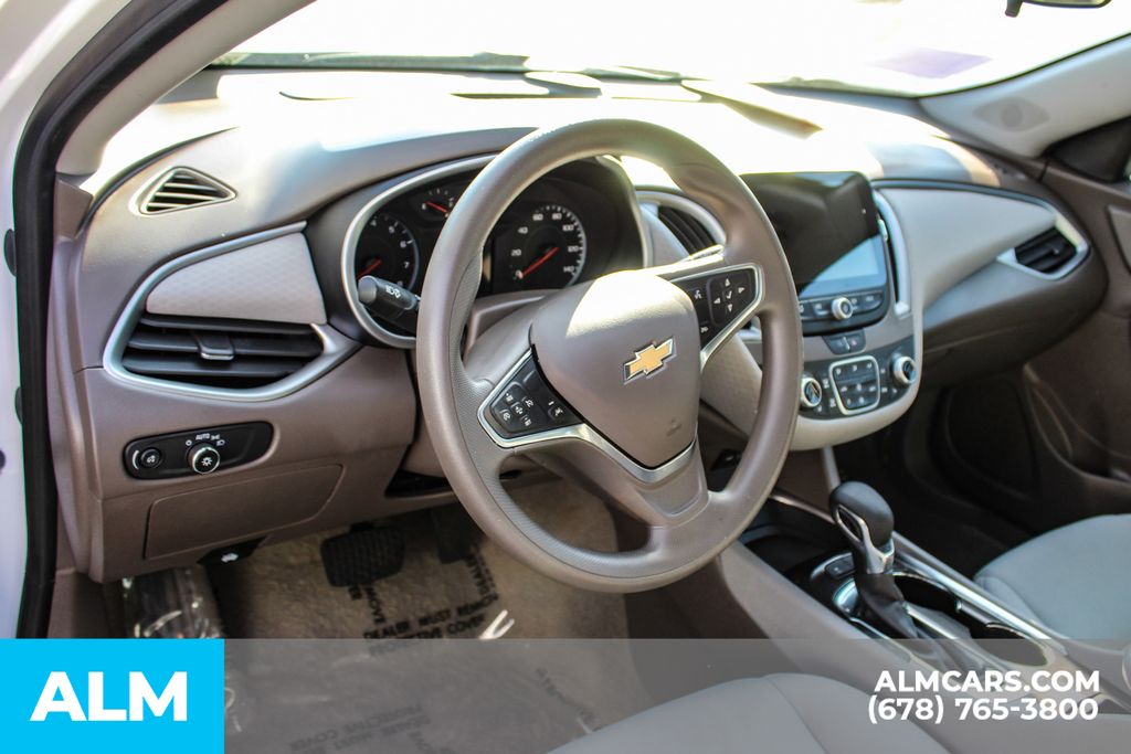 Used 2024 White Chevrolet LT image 29