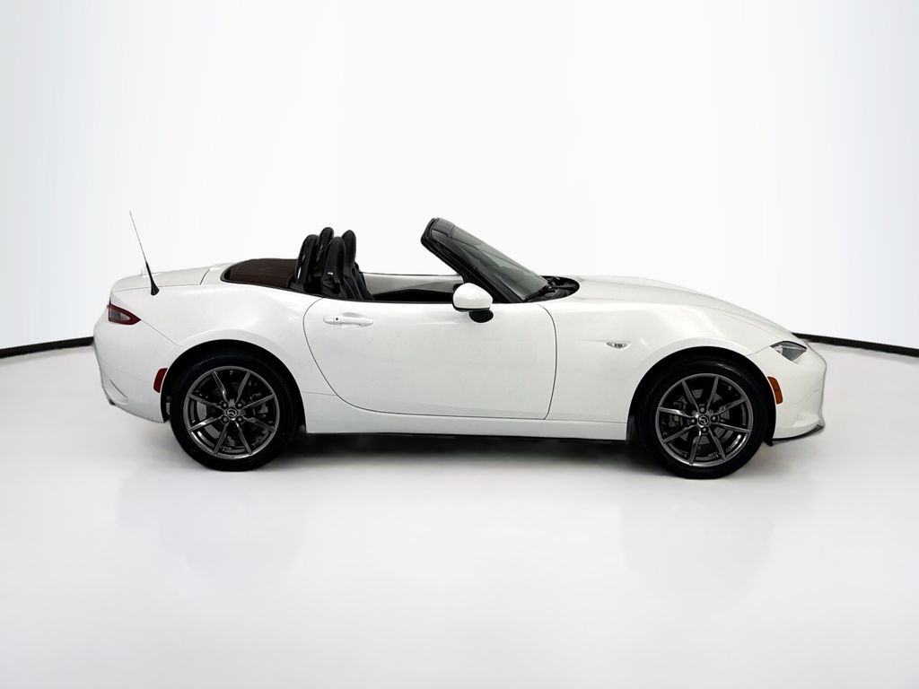 Thumbnail: 2019 Mazda MX-5 Miata - 4