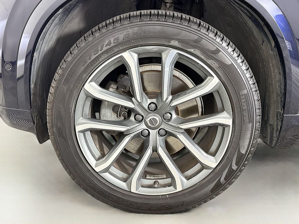2017 Volvo XC90 T6 Momentum 32