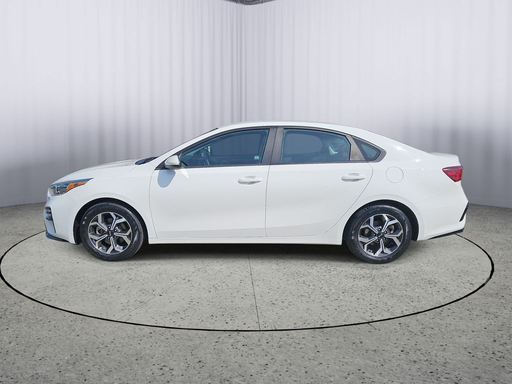 Used 2021 White Kia LXS image 2