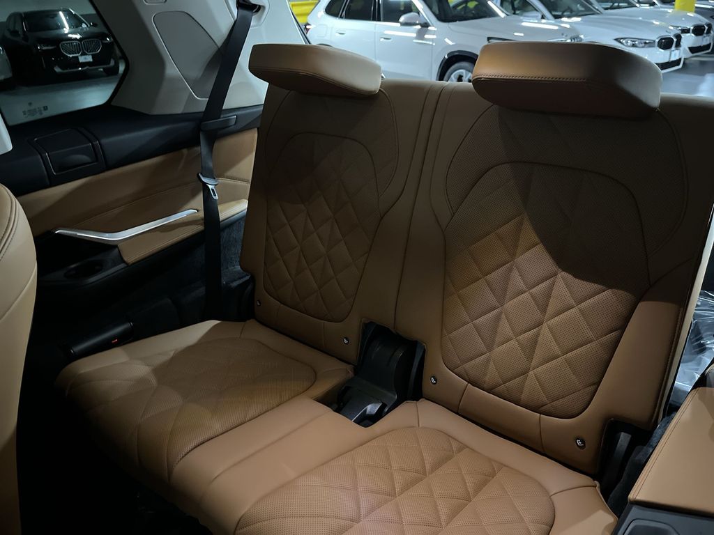 Thumbnail: 2026 BMW X7 - 24