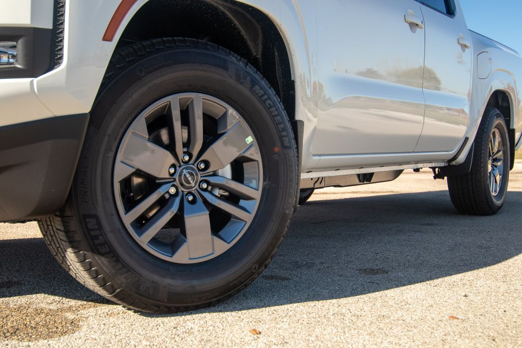 2025 Nissan Frontier SV 3