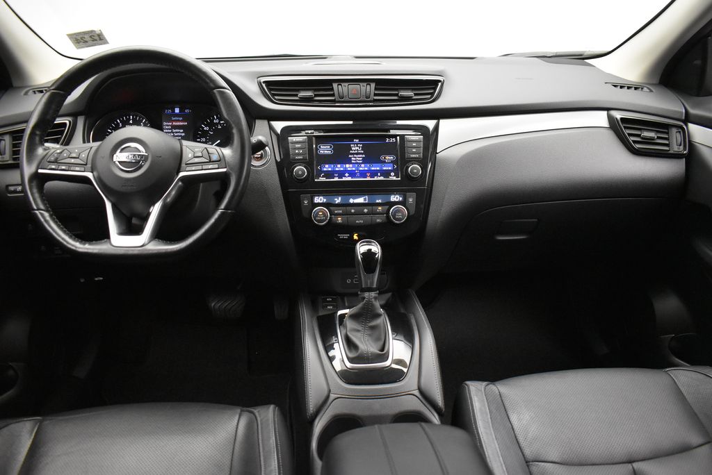 2020 Nissan Rogue Sport SL 32