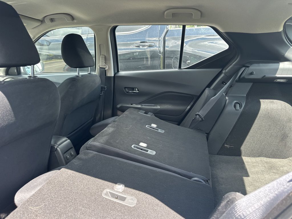 2022 Boulder Gray Pearl Nissan Kicks SV FWD SUV