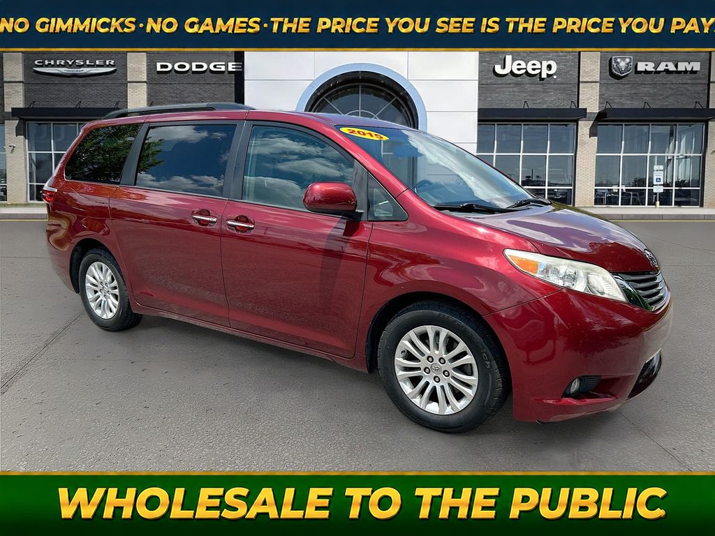 2015 Toyota Sienna XLE 7-Passenger Auto Access Seat
