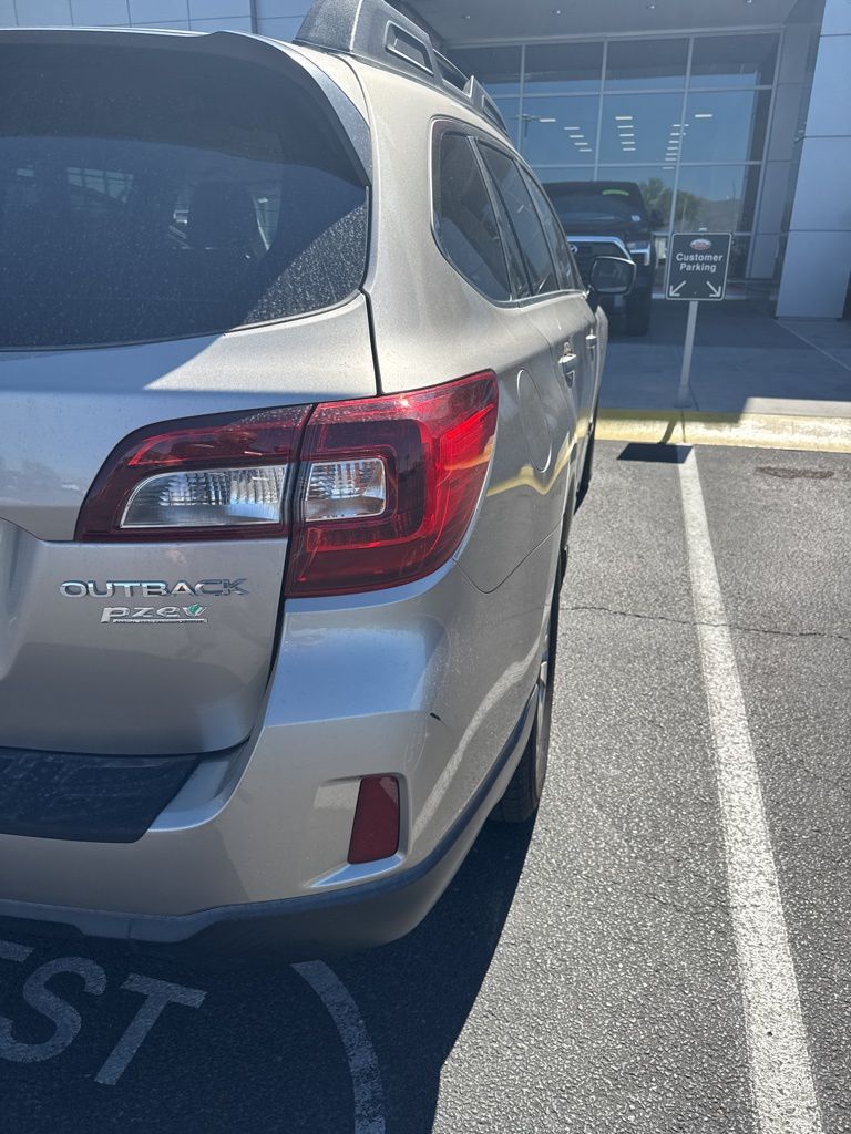 2015 Subaru Outback Premium 9