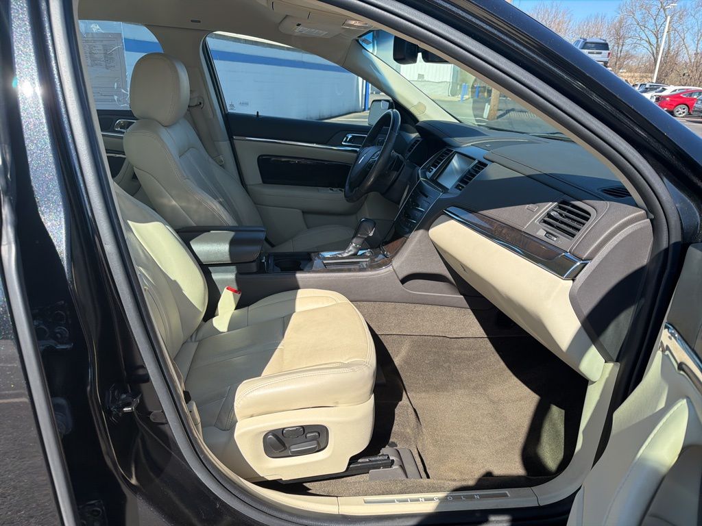 Thumbnail: 2015 Lincoln MKS - 24