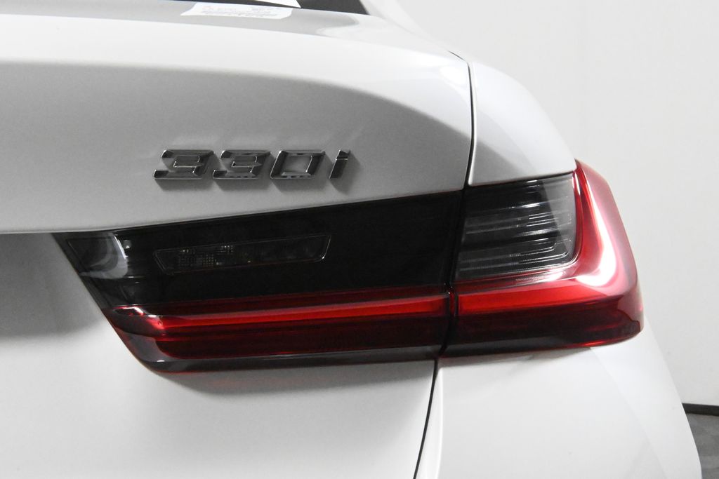 Thumbnail: 2025 BMW 3 Series - 13