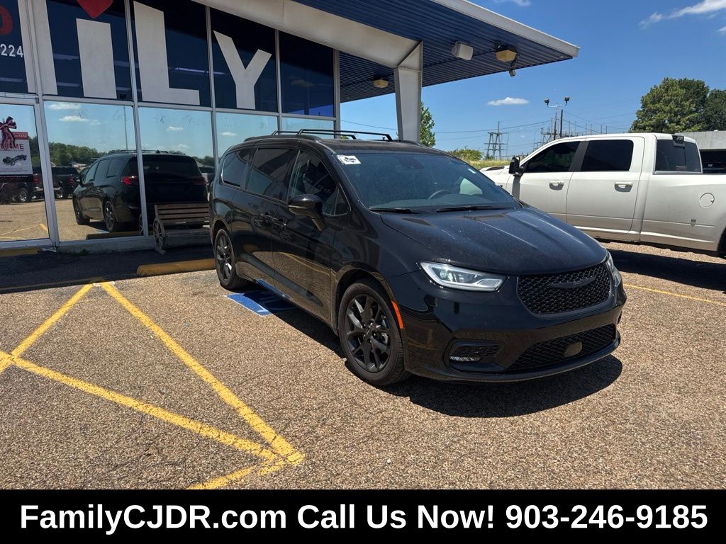 2025 Chrysler Pacifica