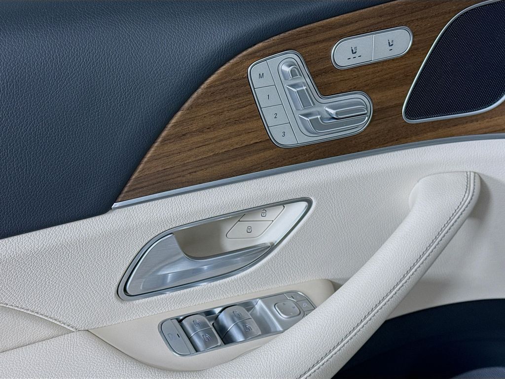 Thumbnail: 2025 Mercedes-Benz GLE - 24