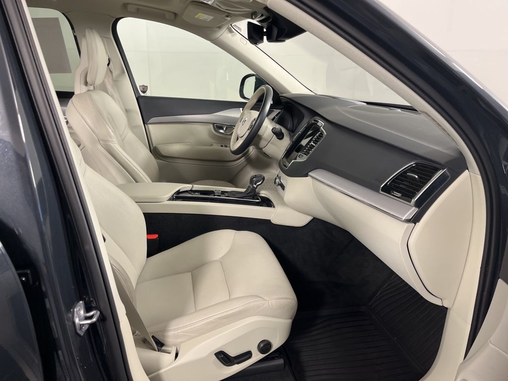 Thumbnail: 2022 Volvo XC90 - 8