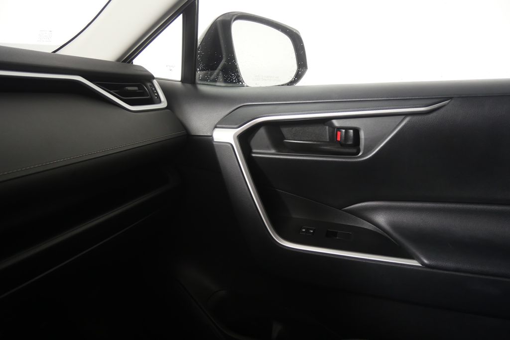 Thumbnail: 2019 Toyota RAV4 - 16