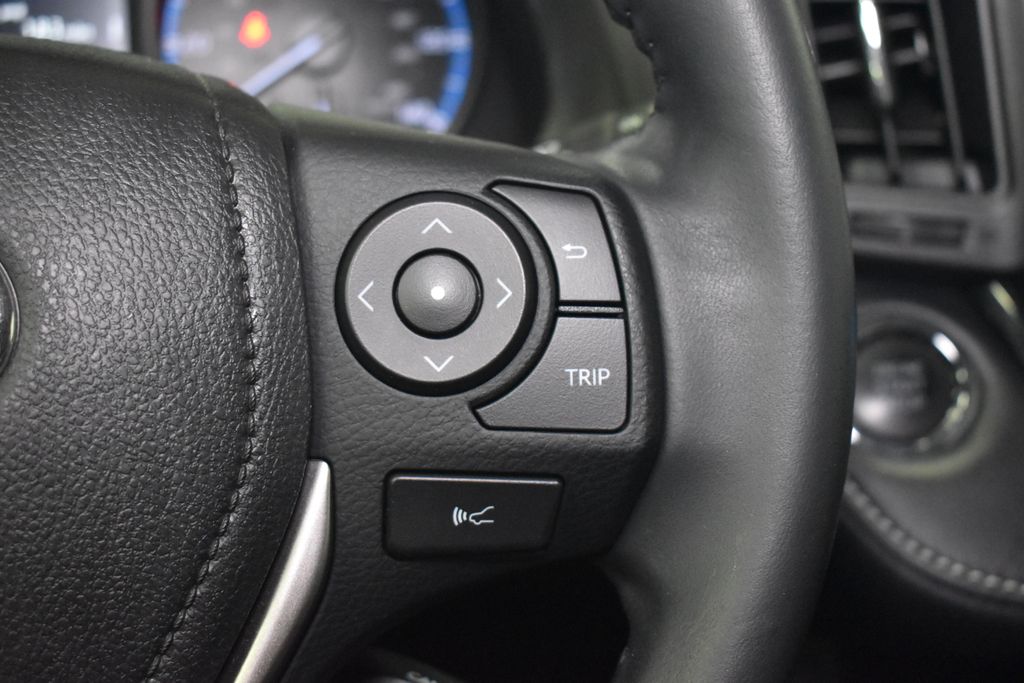 2018 Toyota RAV4 XLE 24