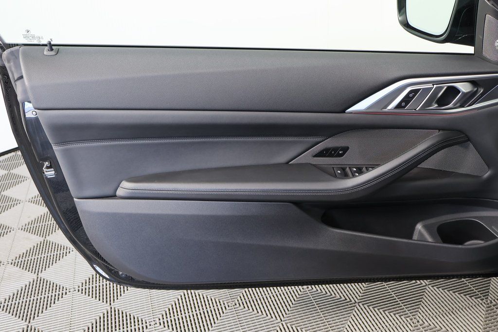 Thumbnail: 2025 BMW M4 - 13