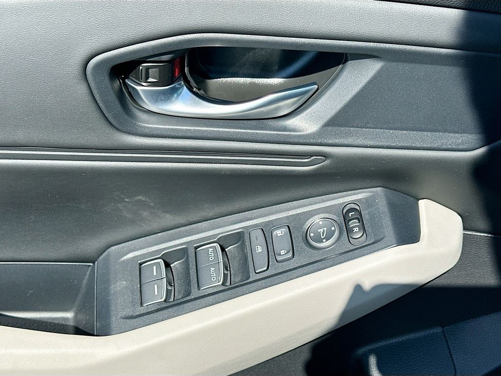 2025 Honda Accord SE 19