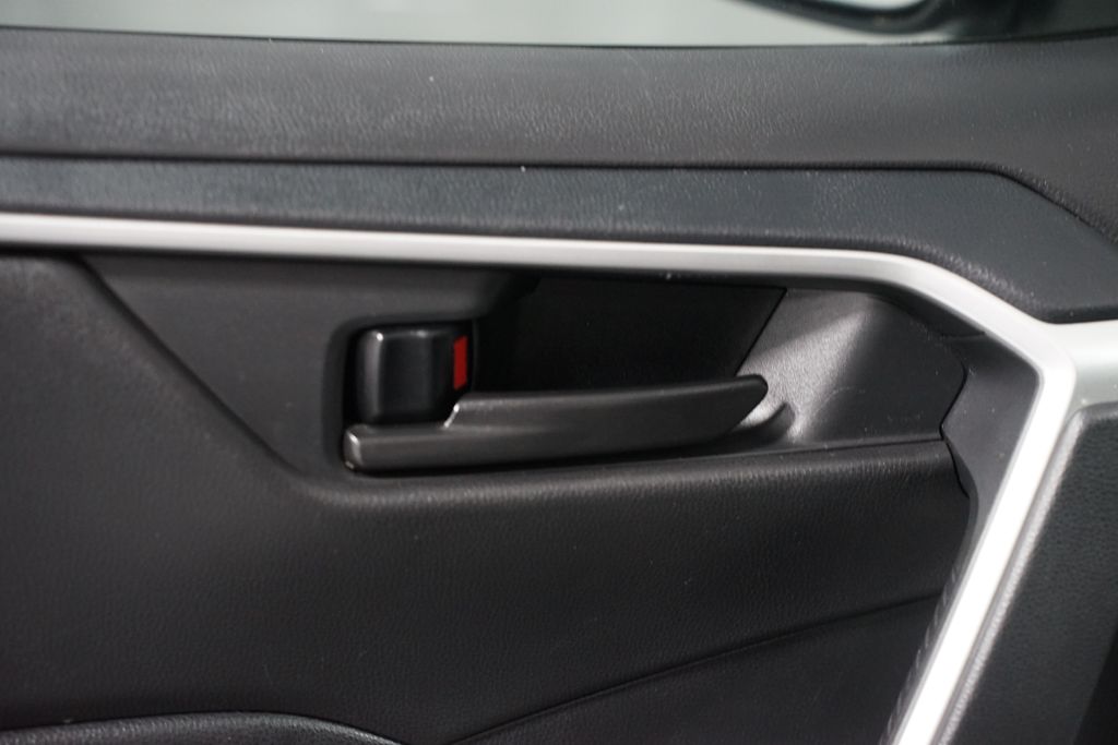 Thumbnail: 2020 Toyota RAV4 - 29