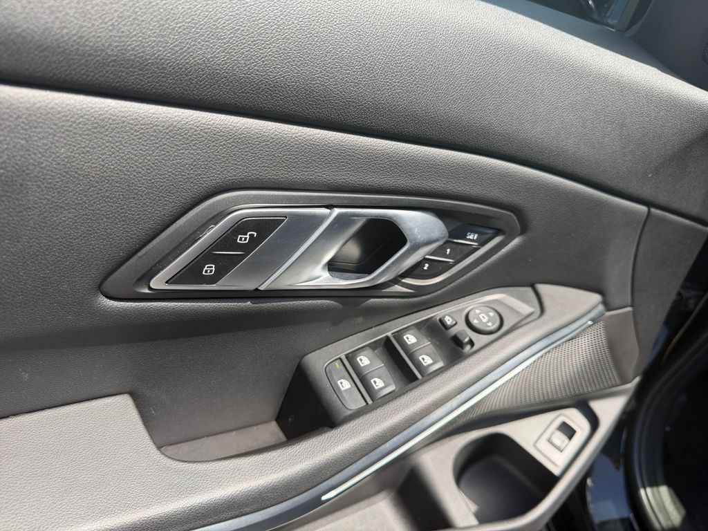 2022 BMW 3 Series 330i xDrive - 10