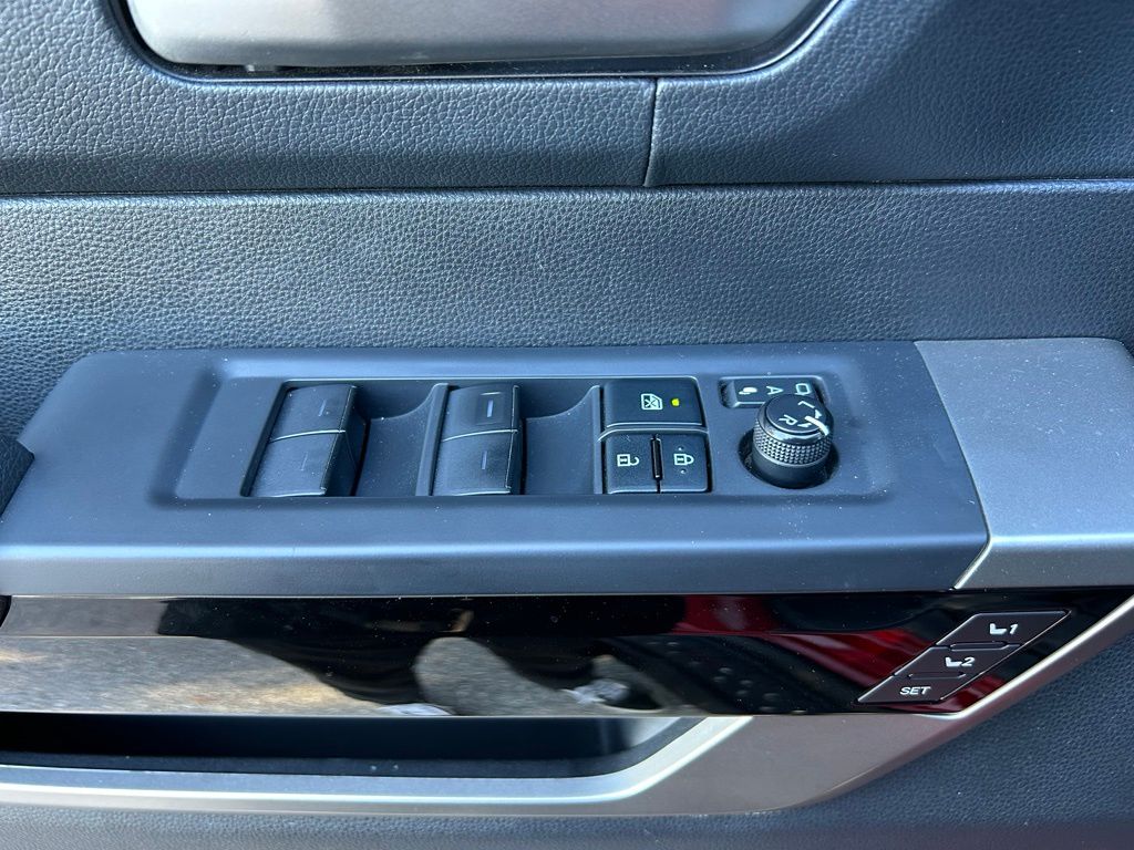 Thumbnail: 2022 Toyota Tundra - 17