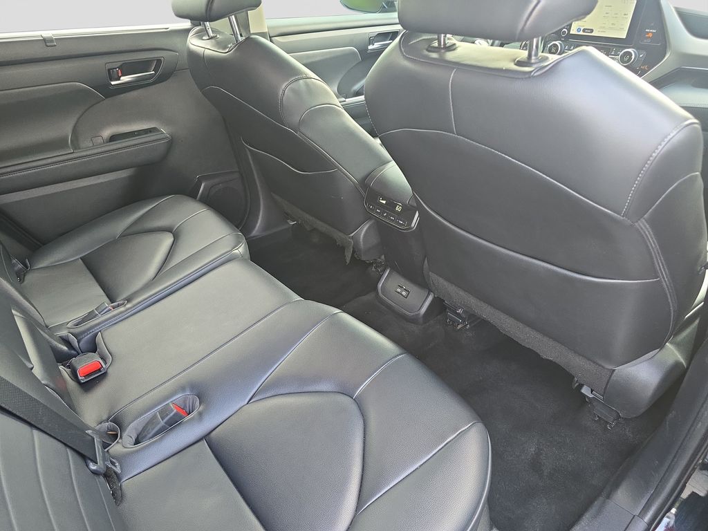 Used 2023 Toyota Highlander SUV