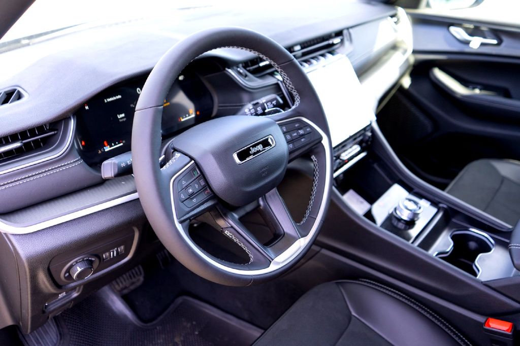 New Car 2025 Jeep Grand Cherokee L  Laredo For Sale Under $50,000 In Taylor, Texas