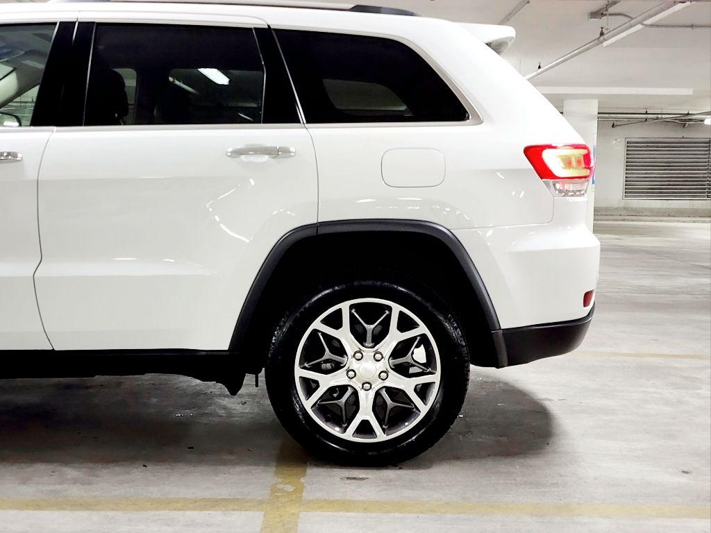 2019 Jeep Grand Cherokee Limited 18