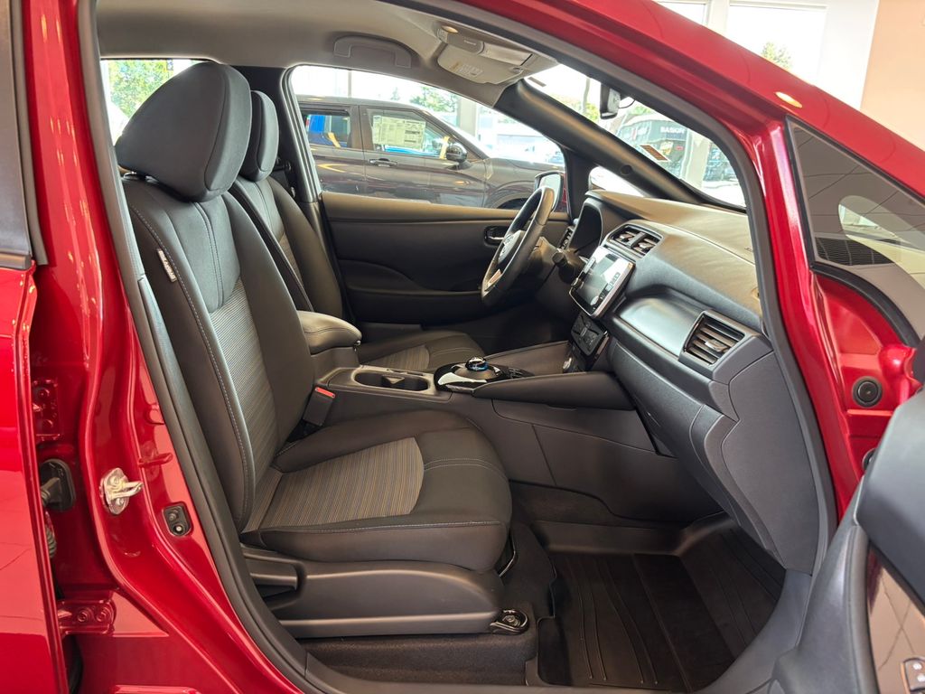 2024 Nissan Leaf SV Plus