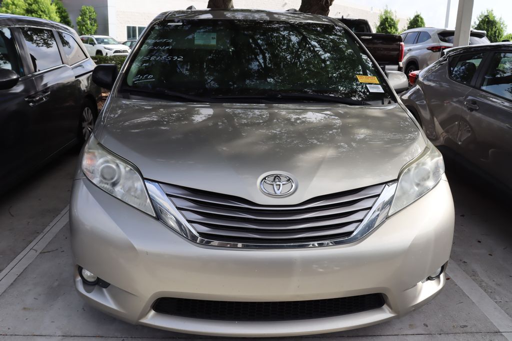 Thumbnail: 2017 Toyota Sienna - 5