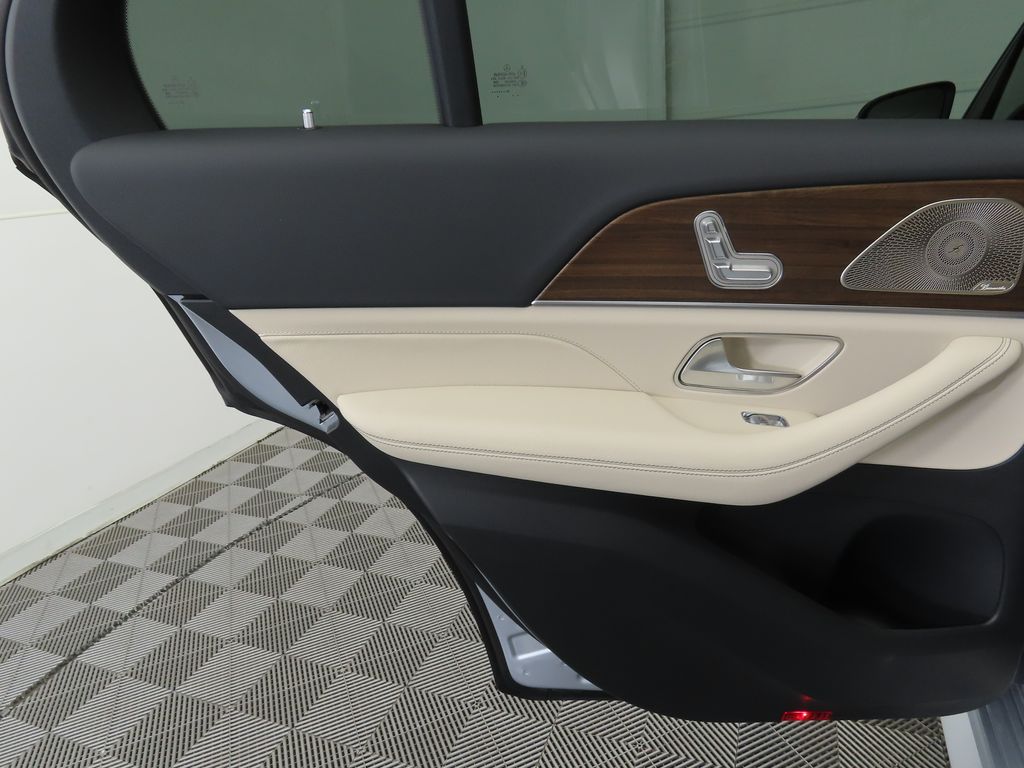 Thumbnail: 2026 Mercedes-Benz GLE - 26