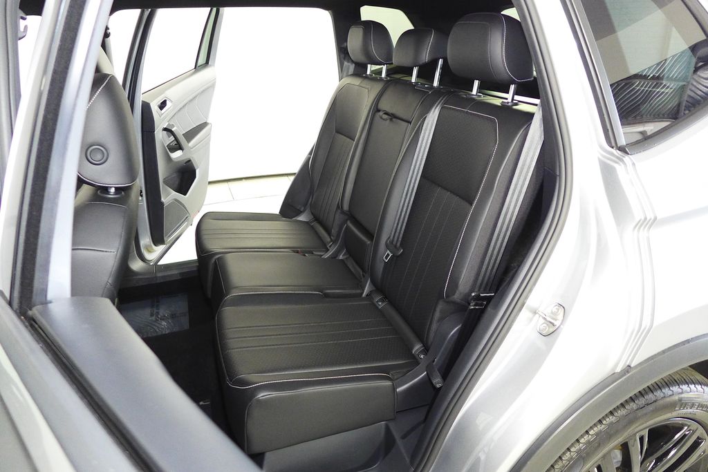 Thumbnail: 2022 Volkswagen Tiguan - 21