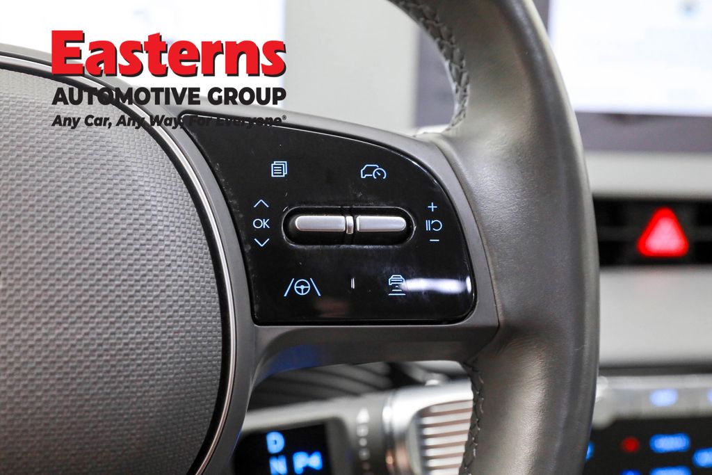 Used 2023 Black Hyundai SEL image 16