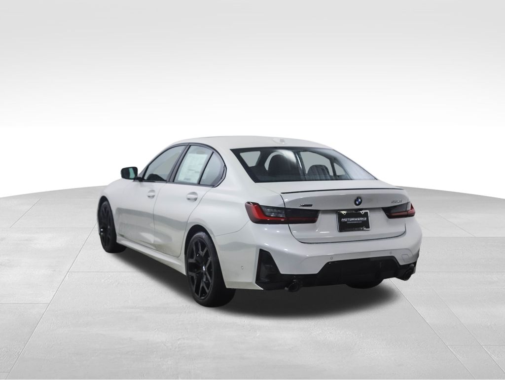 Thumbnail: 2026 BMW 3 Series - 3