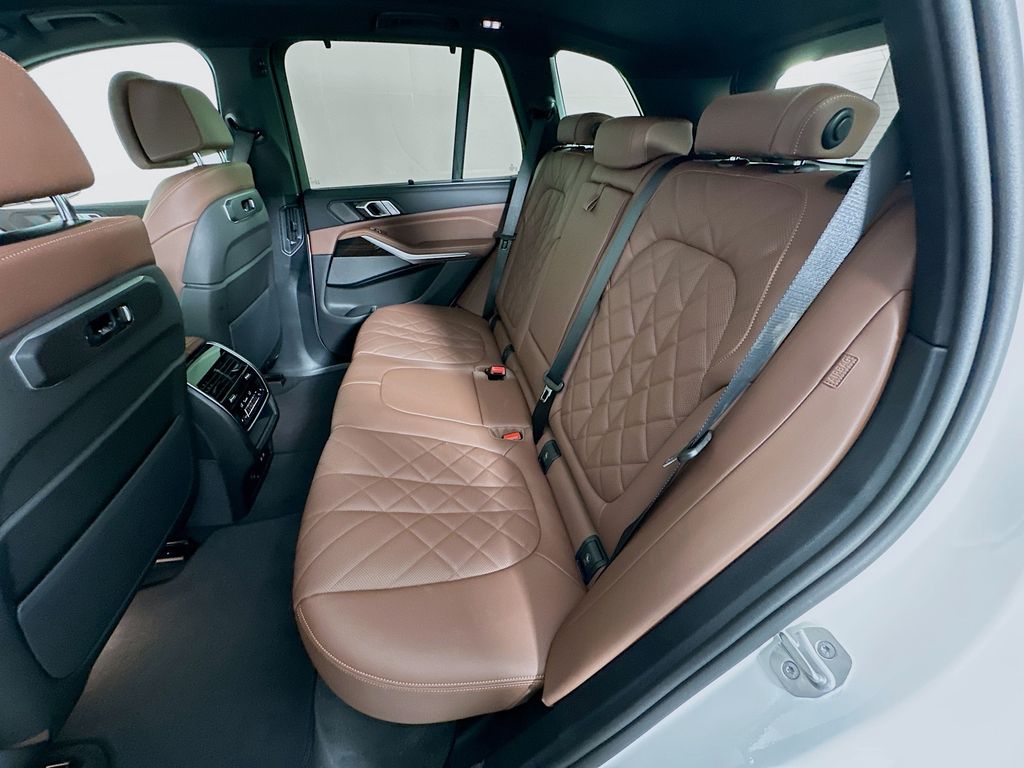 Thumbnail: 2026 BMW X5 - 17