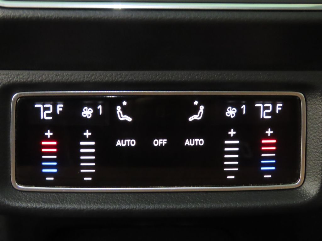 Thumbnail: 2022 Audi e-tron - 26