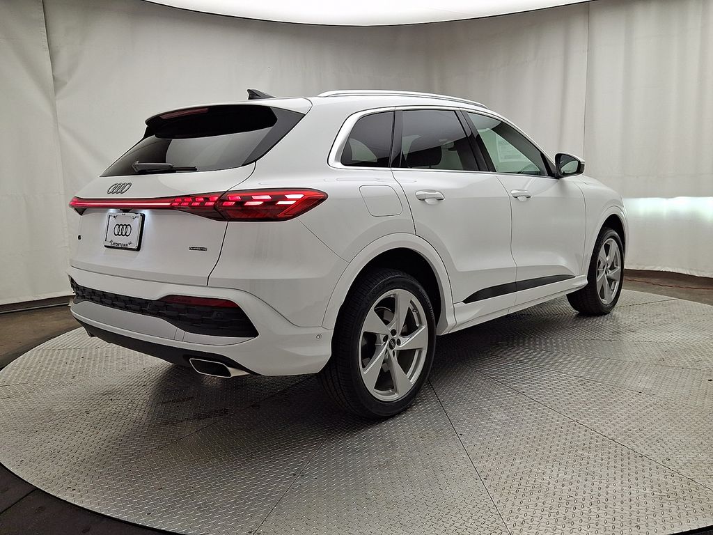 Thumbnail: 2026 Audi Q5 - 3