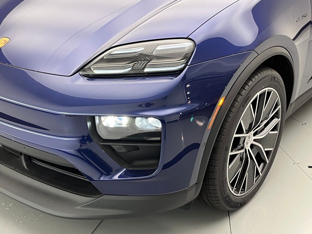 Thumbnail: 2025 Porsche Macan - 32