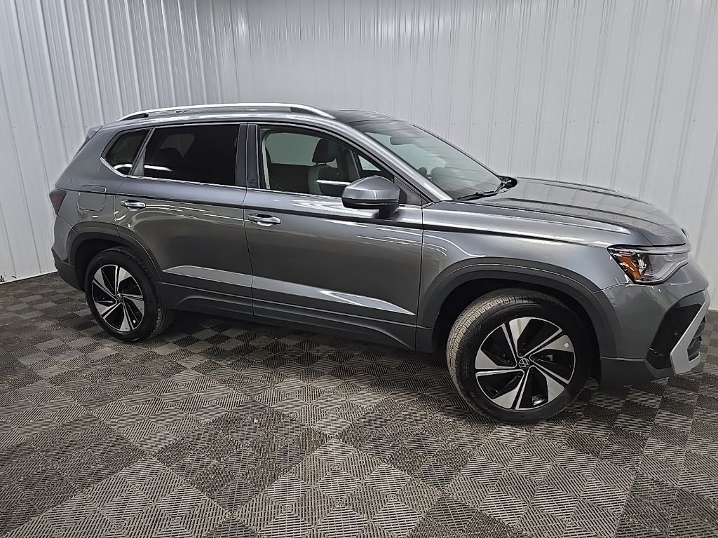 2025 Volkswagen Taos SE 4Motion