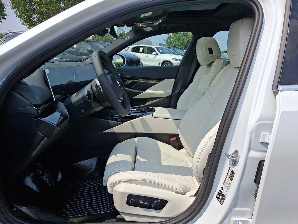 Thumbnail: 2026 BMW 5 Series - 6