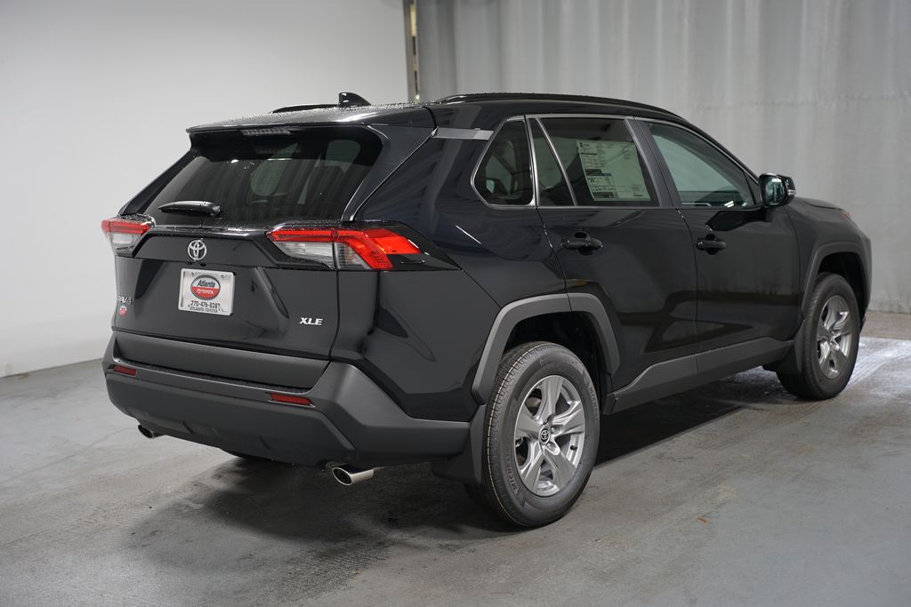 2025 Toyota RAV4 XLE 8