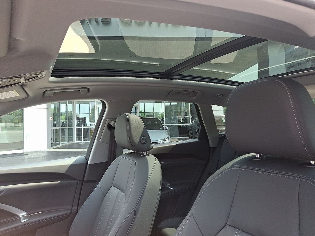 Thumbnail: 2025 Audi Q5 - 11