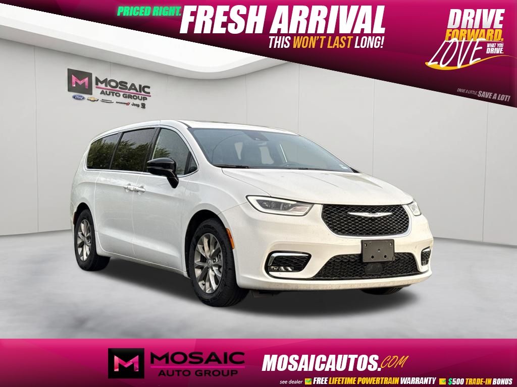 Bright White Clearcoat 2026 Chrysler Pacifica Minivan Front-Wheel Drive 9-Speed Automatic