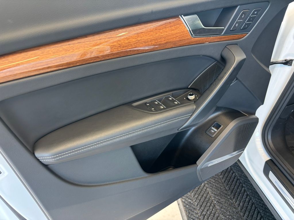 2023 Audi Q5 45 S line Premium