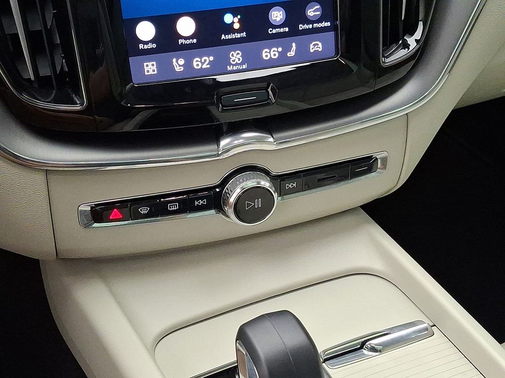 Thumbnail: 2024 Volvo XC60 - 16
