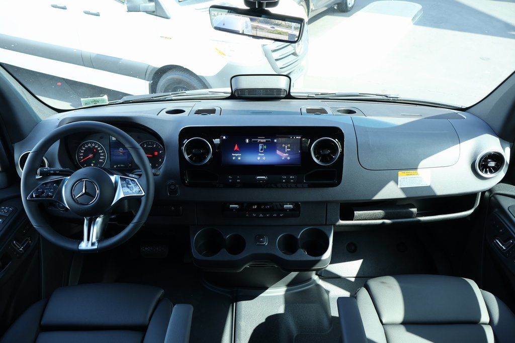 Thumbnail: 2025 Mercedes-Benz Sprinter - 5