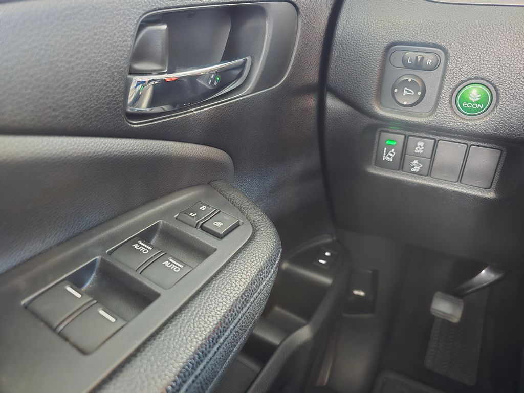 Thumbnail: 2016 Honda Pilot - 23