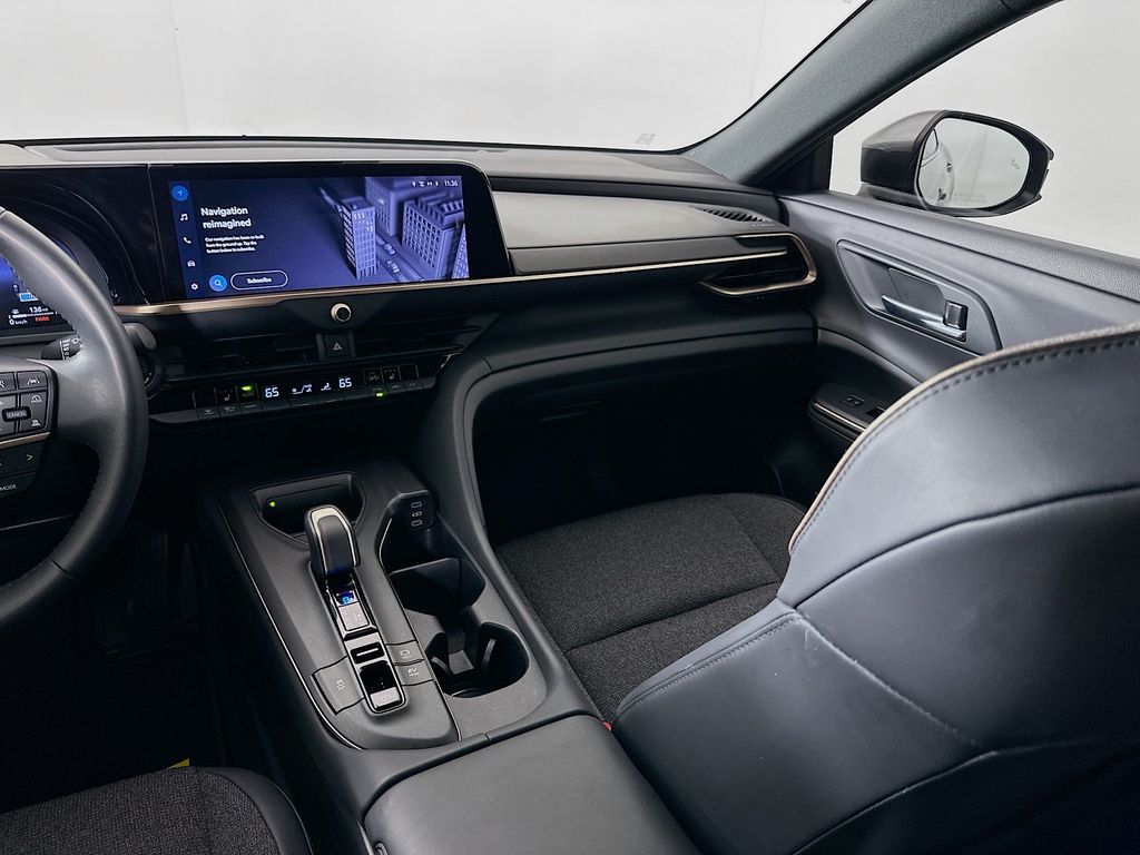 Thumbnail: 2023 Toyota Crown - 23