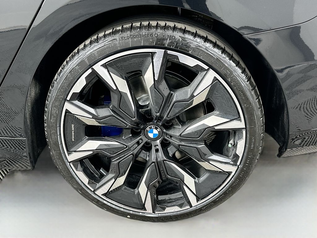 Thumbnail: 2026 BMW 5 Series - 23