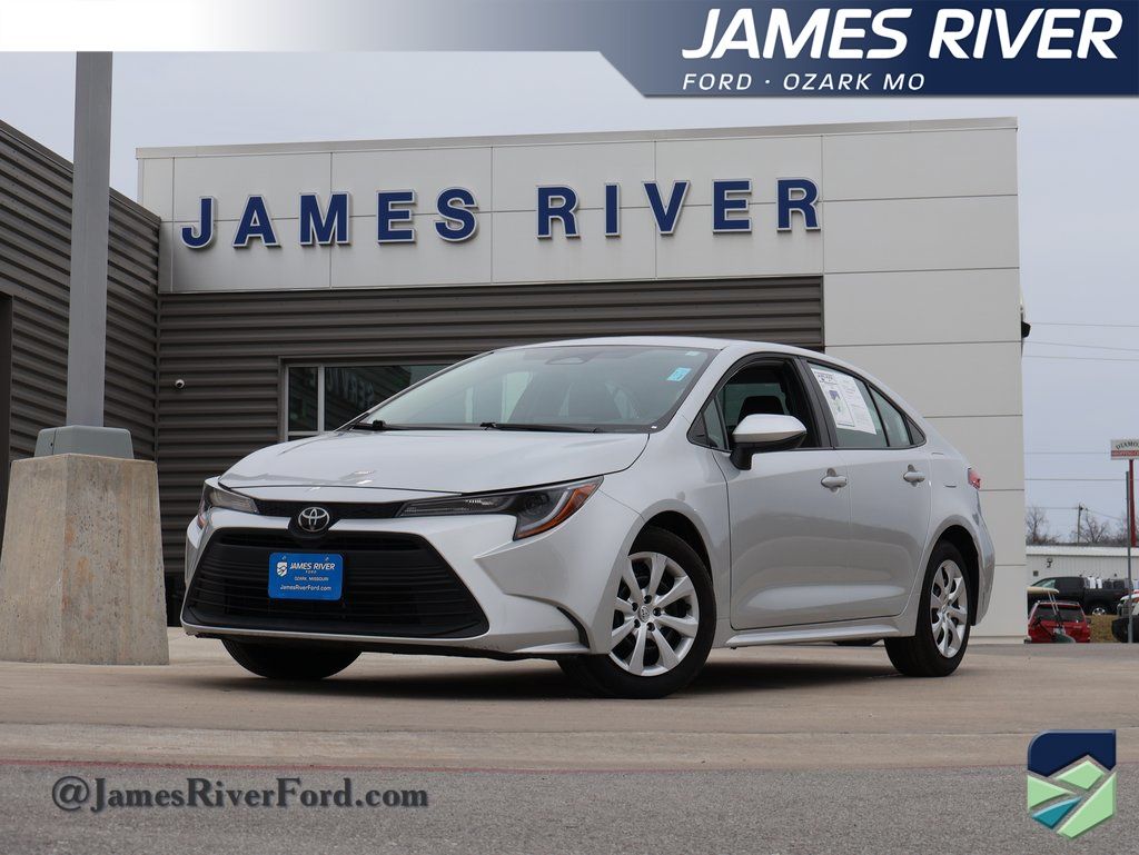 2025 Toyota Corolla LE FWD
