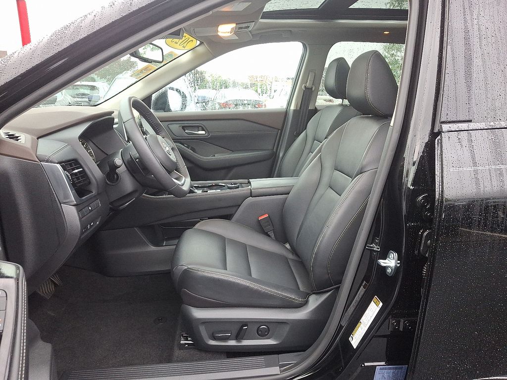 2023 Nissan Rogue SL 14