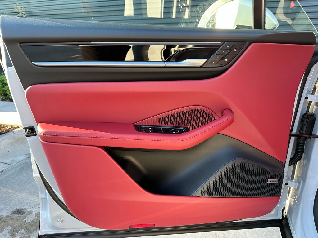 Thumbnail: 2025 Porsche Macan - 18